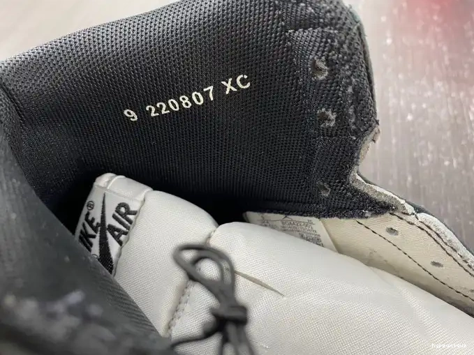 HYPE BQ4422-001 High White Retro 1 Jordan (2023) 85 Black 0425
